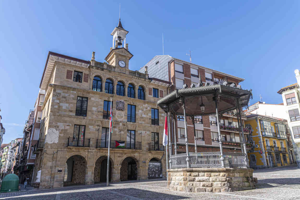 Vizcaya - Bermeo 17 - Ayuntamiento.jpg